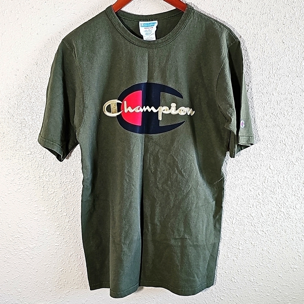 Champion T-Shirt.